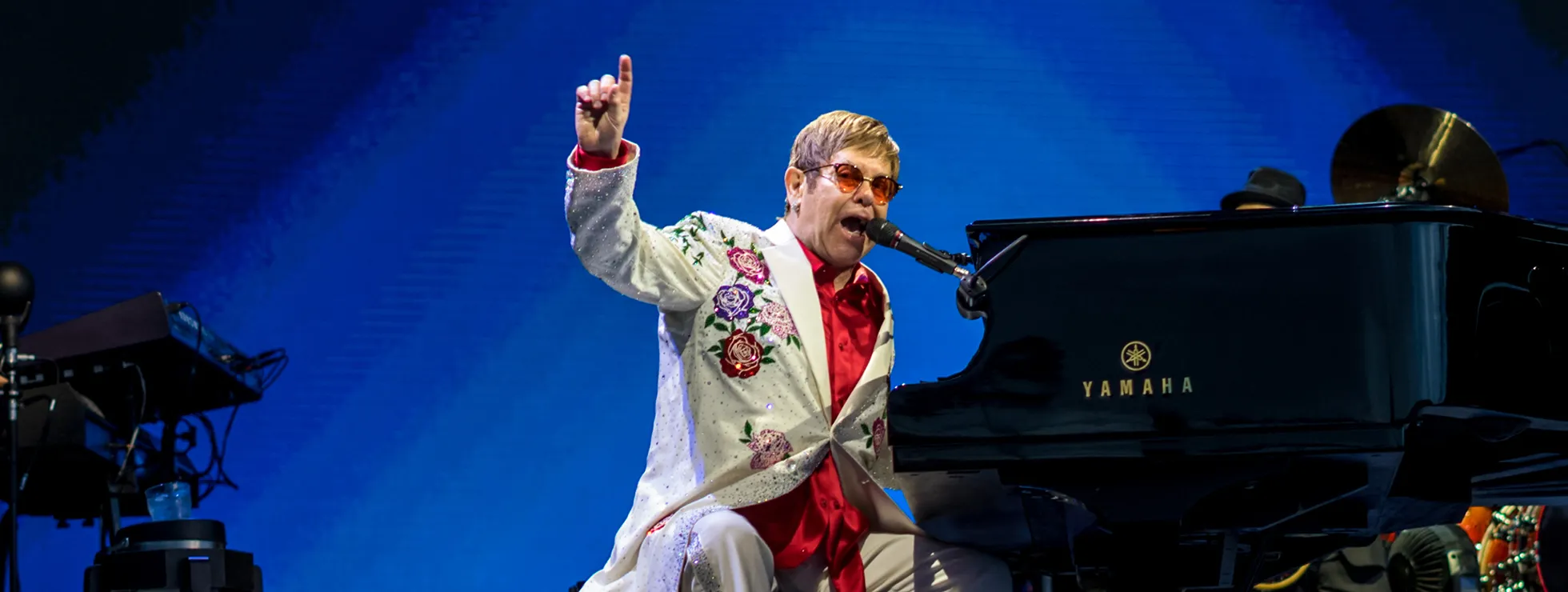 Elton John on stage at Twickenham by Raph_PH under creative commons license https://www.flickr.com/photos/raph_ph/34966611711/